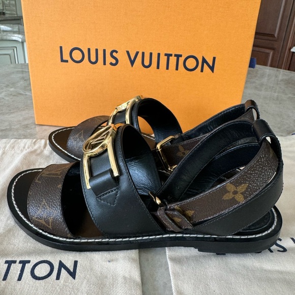 🤎🖤 Louis Vuitton Academy Sandal 🖤🤎 - Picture 5 of 10